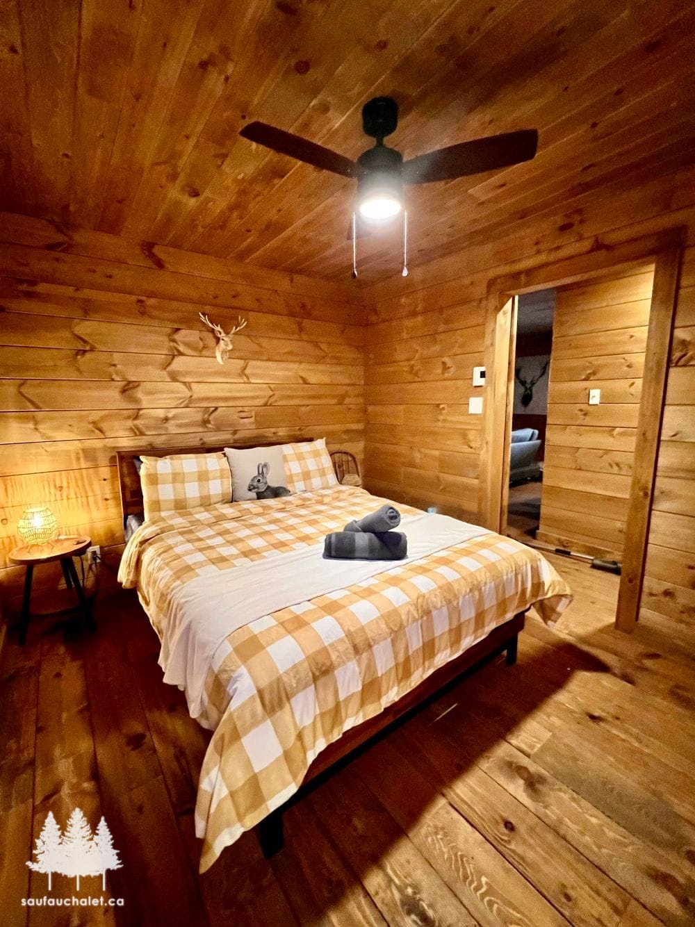 La nuit : 4 chambres fermées — chalet Le Héron, Mandeville