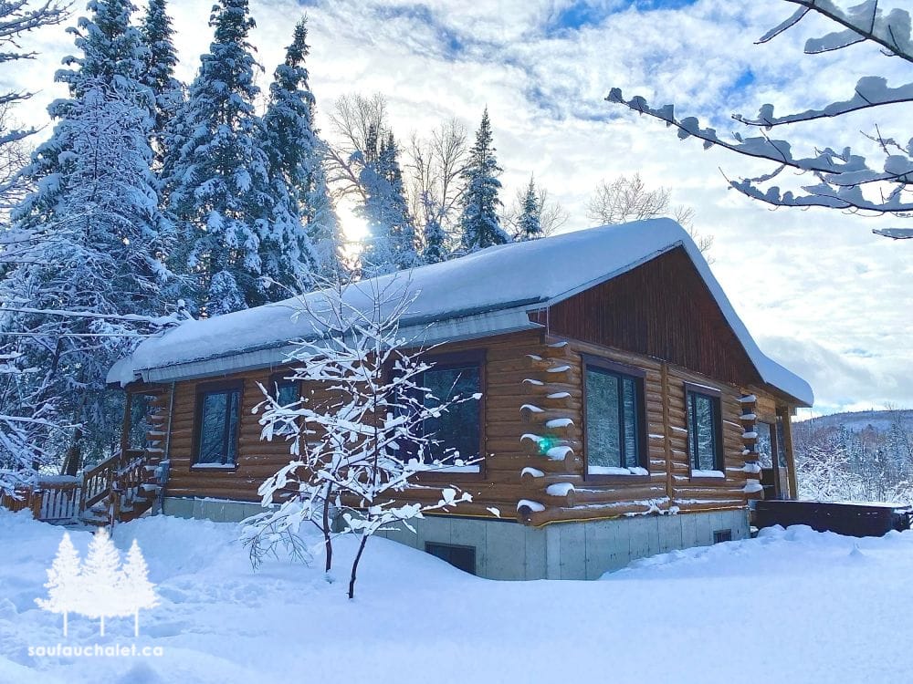 Sous la neige — chalet Le Ruisseau, Mandeville
